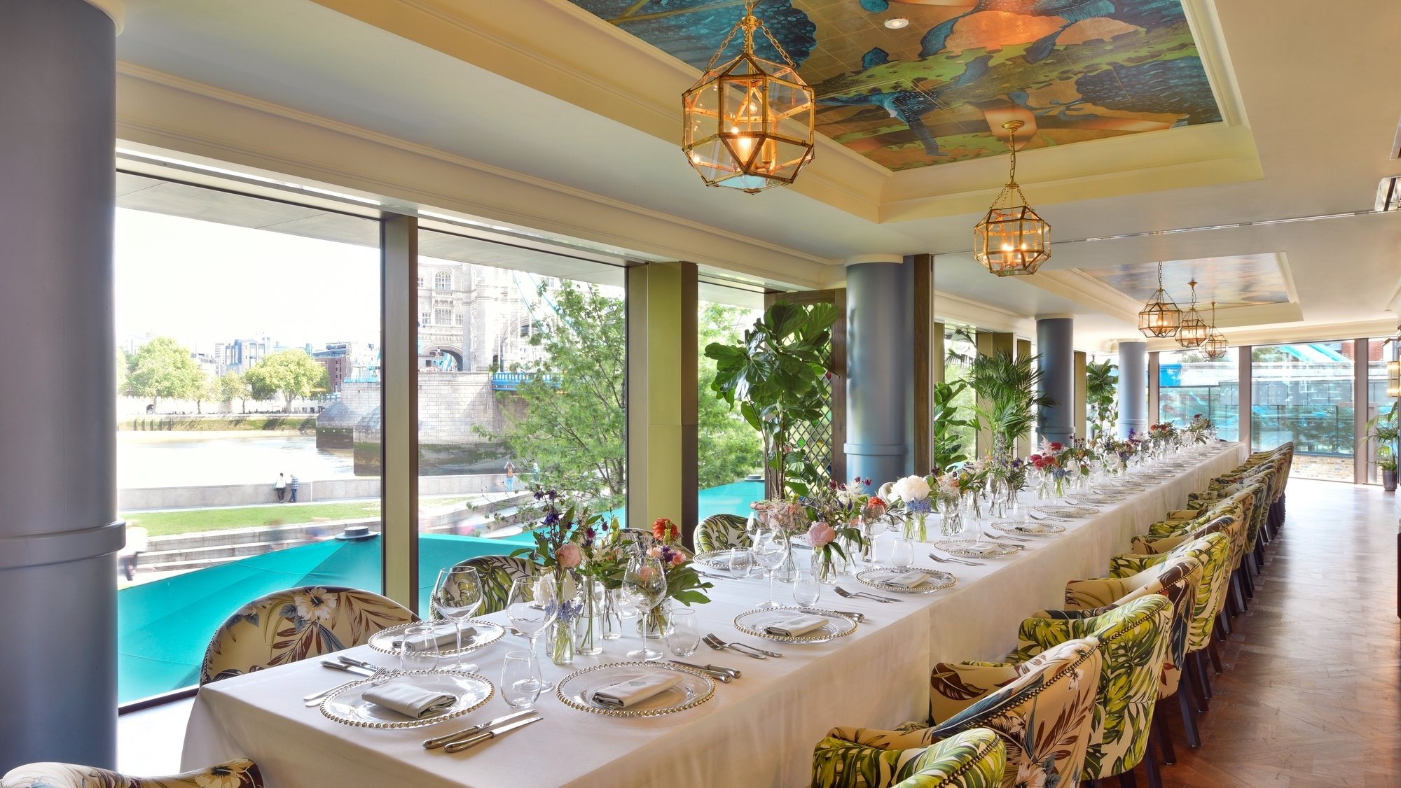 The-Ivy-Tower-Bridge-Private-Dining-Room-Image-The-Tower-Bridge-View-Room-1